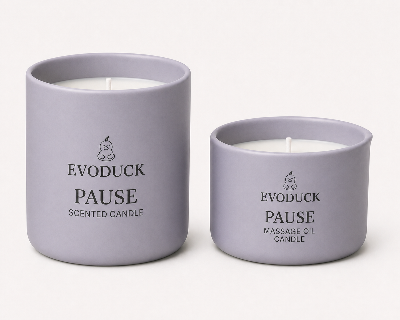 AI Product Visual / 产品效果图: PAUSE Room 8oz and Body 4oz candle Formats shown side by side; not physical product photography.