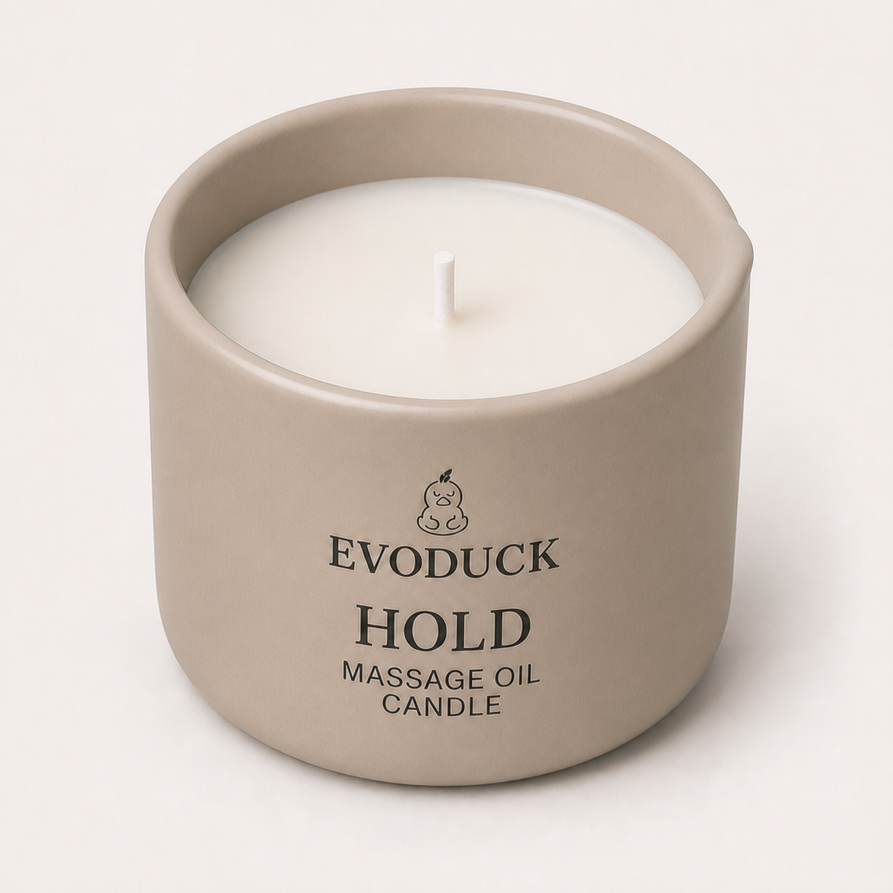 AI Product Visual / 产品效果图: HOLD Body 4oz Massage Oil Candle viewed from above; no use sequence or performance is shown.