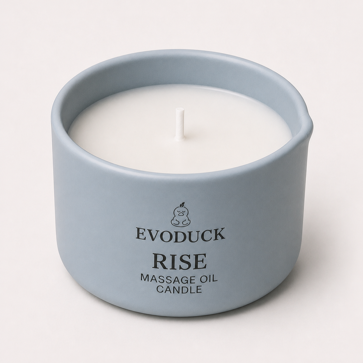 AI Product Visual / 产品效果图: RISE Body 4oz Massage Oil Candle viewed from above; not a formula, texture, or absorption claim.