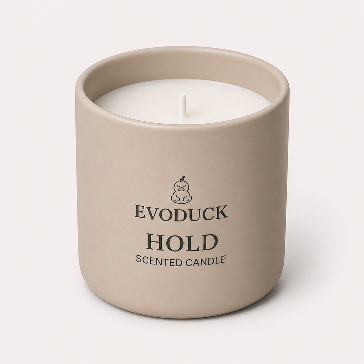 AI Product Visual / 产品效果图: HOLD Room 8oz Scented Candle in a 45-degree view for a hosting context; no guest-suitability claim.