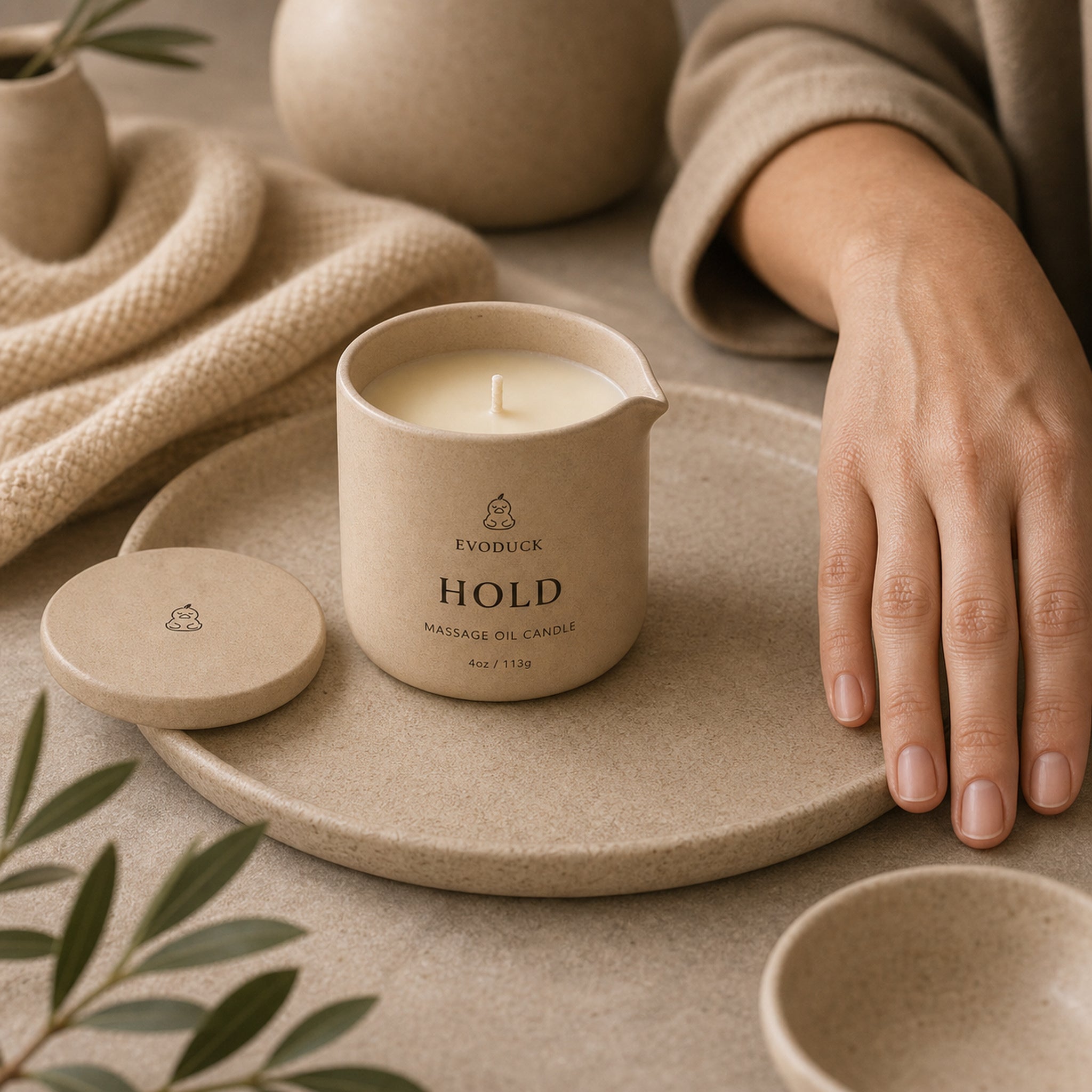 EVODUCK Hold massage oil candle 07 safety scale product image.