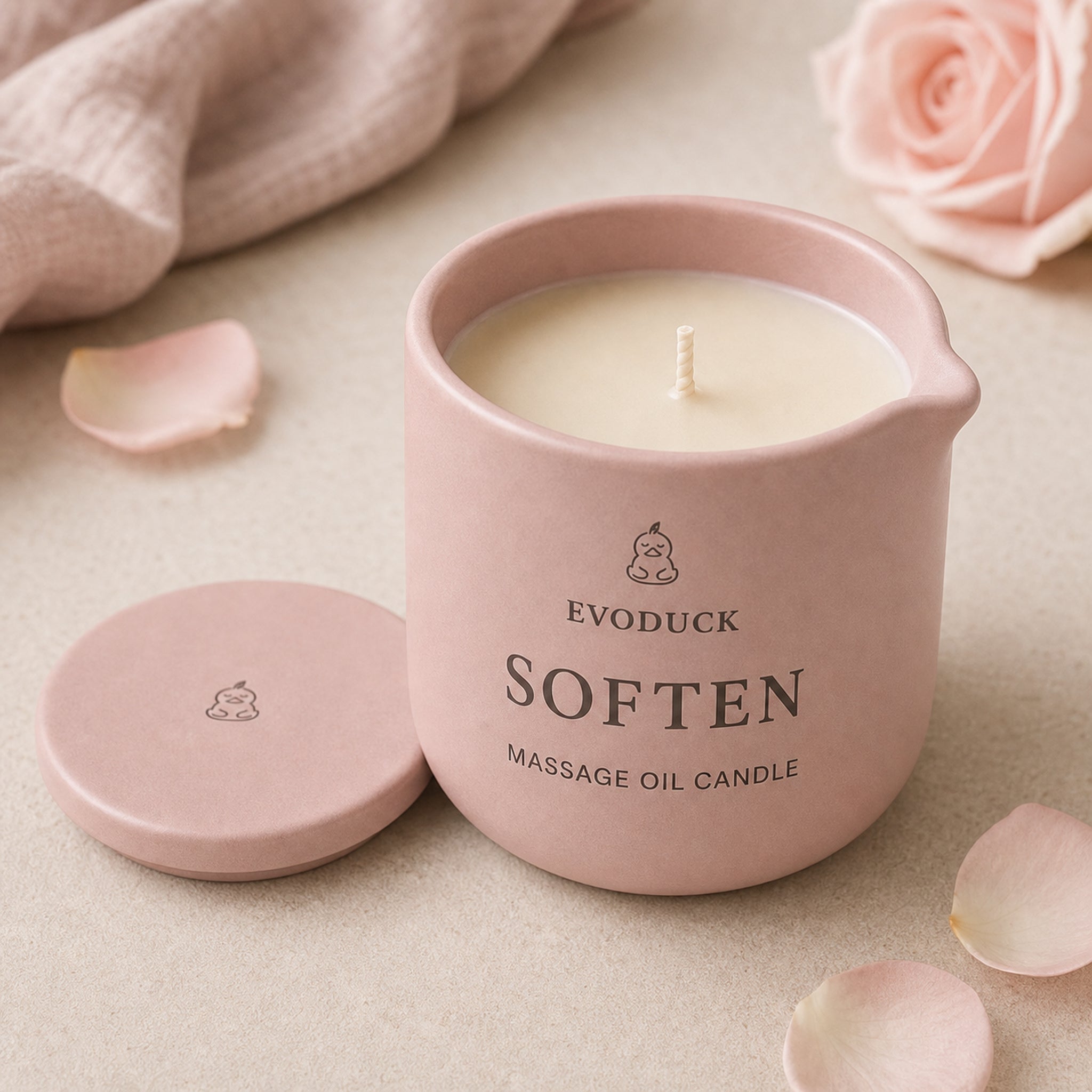 EVODUCK Soften massage oil candle 02 angle detail product image.